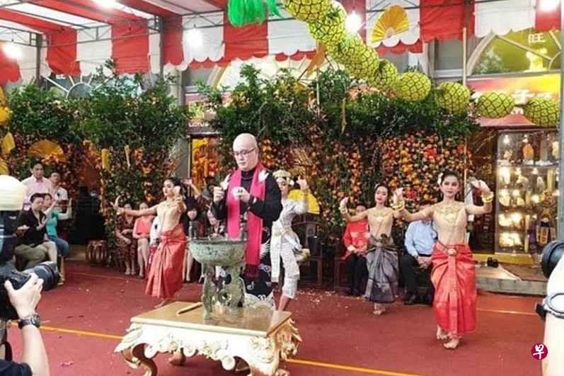 云龙子表示祈福时背对舞者,并不知情。(取自网络) 云龙子表示祈福时背对舞者,并不知情。(取自网络)