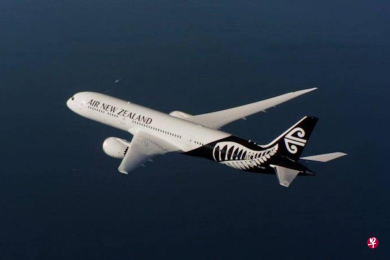 新西兰航空上个月25日从新加坡飞往奥克兰的航班上,有一名乘客确诊感染冠病。(取自新西兰航空面簿) 新西兰航空上个月25日从新加坡飞往奥克兰的航班上,有一名乘客确诊感染冠病。(取自新西兰航空面簿)
