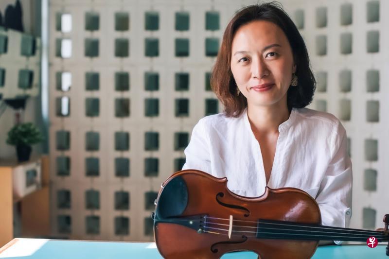 新加坡交响乐团小提琴演奏家李忱叡将用弦音指路,与多位音乐家一同带领观众踏入缤纷的动物世界。(新加坡交响乐团提供) 新加坡交响乐团小提琴演奏家李忱叡将用弦音指路,与多位音乐家一同带领观众踏入缤纷的动物世界。(新加坡交响乐团提供)