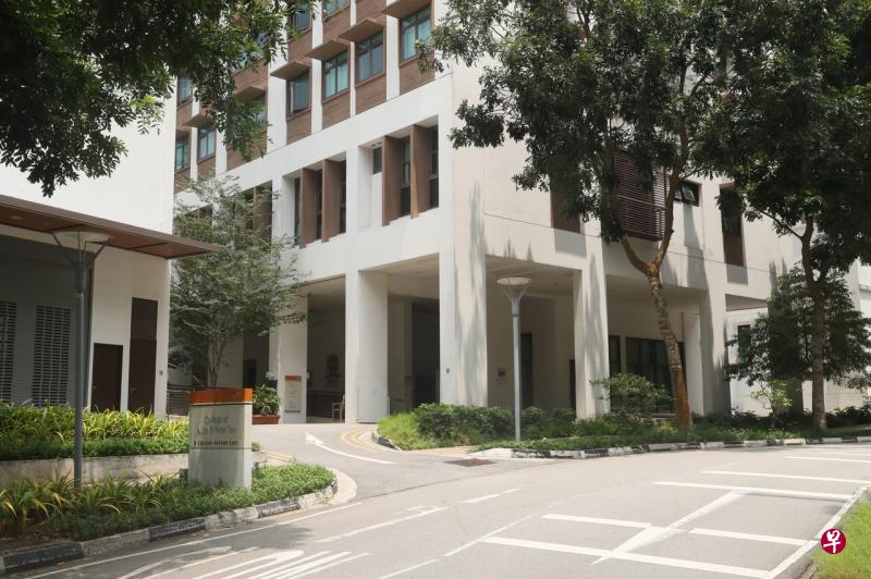 3月7日清晨约6时,一名国大学生被发现擅闯陈爱丽丝与彼德寄宿型学院宿舍(CAPT)的女厕所。(吴伟国摄) 3月7日清晨约6时,一名国大学生被发现擅闯陈爱丽丝与彼德寄宿型学院宿舍(CAPT)的女厕所。(吴伟国摄)