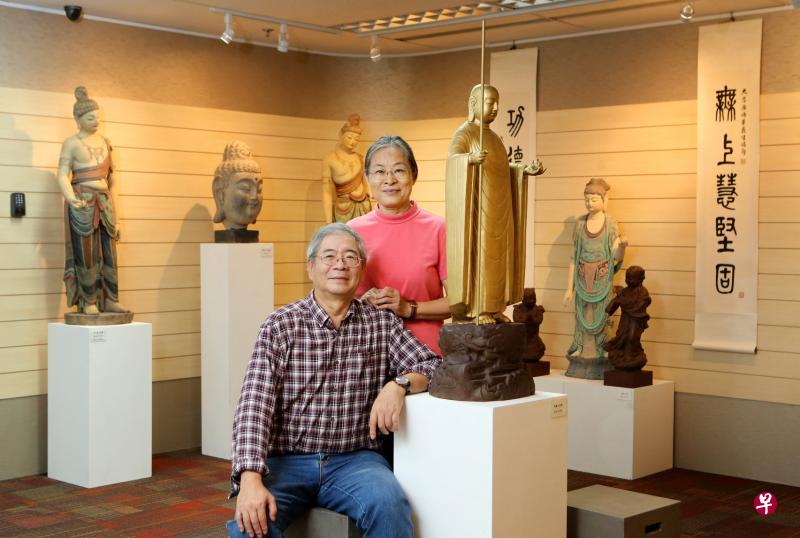 陈连山和卢瑞美夫妇第一次办雕塑与书法联展,有些展品从住家搬来。 陈连山和卢瑞美夫妇第一次办雕塑与书法联展,有些展品从住家搬来。