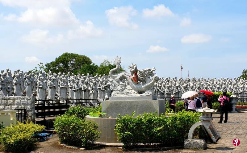 五百罗汉寺气势壮观。 五百罗汉寺气势壮观。