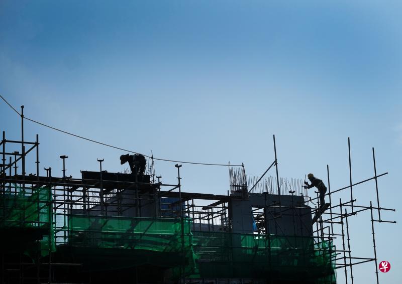 经验尚浅的建筑工人死亡率较高,人力部吁请业者应尽可能留住经验丰富、安全意识较高的工人。(曾坤顺摄) 经验尚浅的建筑工人死亡率较高,人力部吁请业者应尽可能留住经验丰富、安全意识较高的工人。(曾坤顺摄)