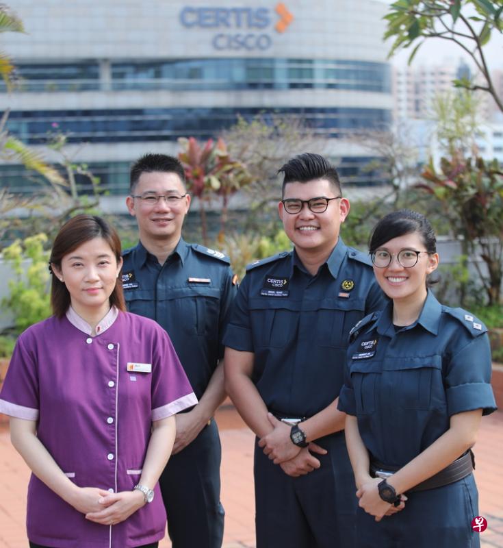 在第一线对抗冠病疫情的,除了医护人员之外,也有一群策安保安机构雇员,其中包括访客服务人员莫贤丽(左起)、综合隔离令服务执法人员周成耀、指挥官郭炳麟和主管何佳颖。(林泽锐摄) 在第一线对抗冠病疫情的,除了医护人员之外,也有一群策安保安机构雇员,其中包括访客服务人员莫贤丽(左起)、综合隔离令服务执法人员周成耀、指挥官郭炳麟和主管何佳颖。(林泽锐摄)