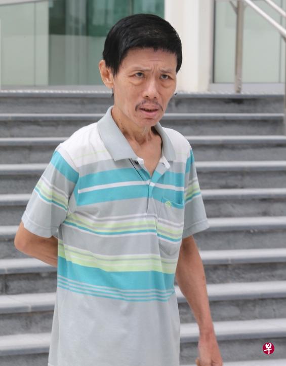 61岁男子石汉通在巴耶利峇地铁站踢警员,过后遭逮捕,昨日控上法庭。(唐家鸿摄) 61岁男子石汉通在巴耶利峇地铁站踢警员,过后遭逮捕,昨日控上法庭。(唐家鸿摄)