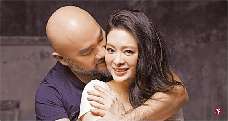 辛龙以爱妻闻名,曾说“只要老婆开心,再多代价都没关系”。(互联网) 辛龙以爱妻闻名,曾说“只要老婆开心,再多代价都没关系”。(互联网)