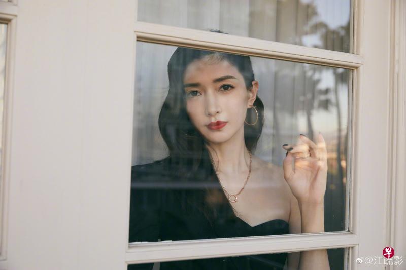 33岁的江疏影自认是大女孩,不像《我在北京等你》的小女生角色容易被痞帅男生撩拨。 (互联网) 33岁的江疏影自认是大女孩,不像《我在北京等你》的小女生角色容易被痞帅男生撩拨。 (互联网)