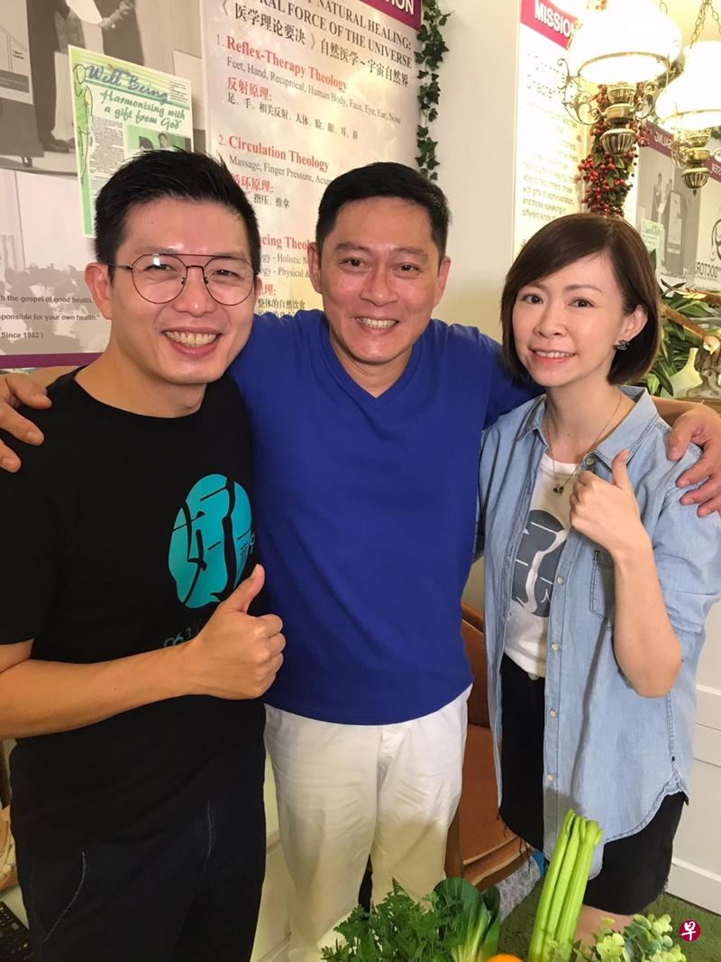 沈金兴（中）作客国贤和丽仪主持的《相见好》节目。（ 陈丽仪提供）