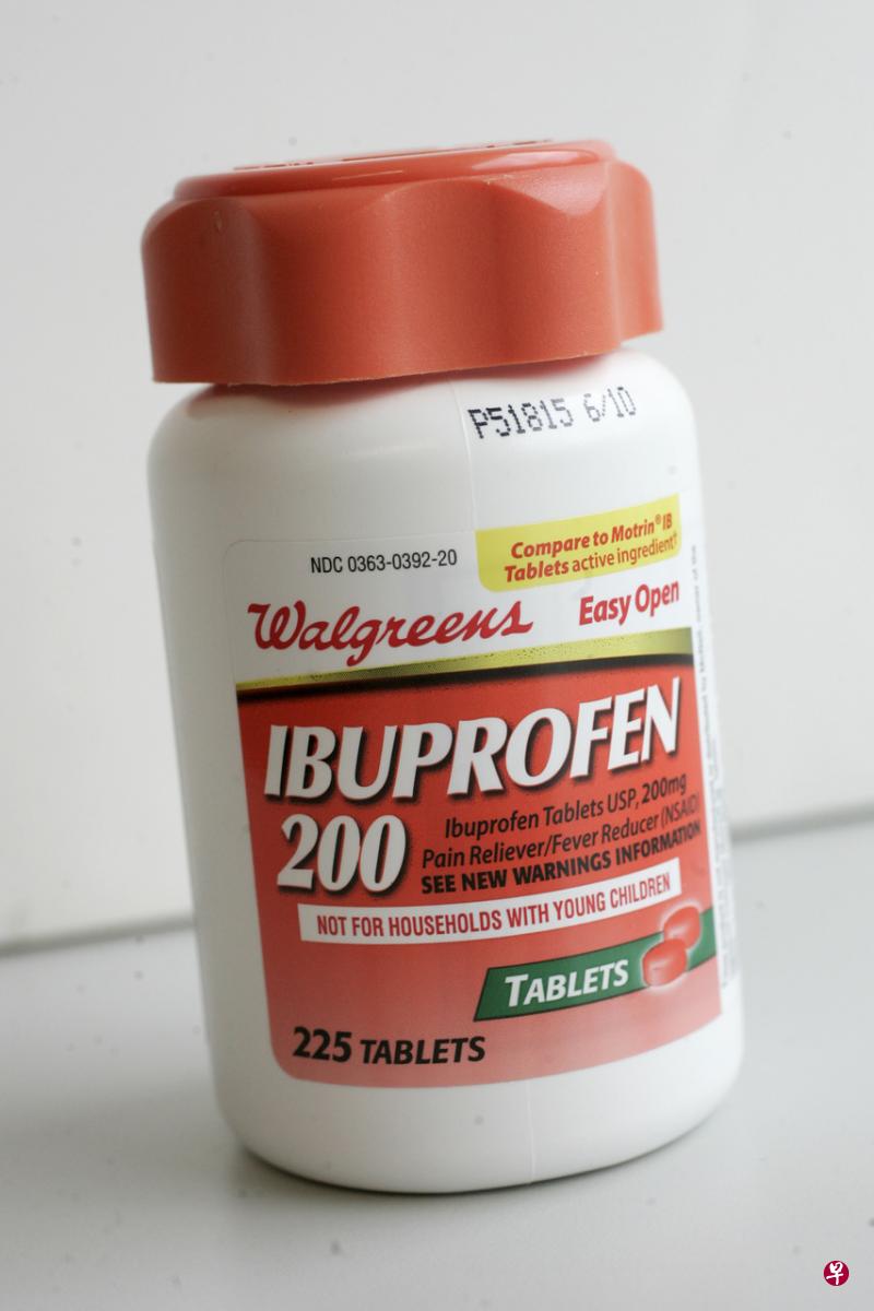 英国医学期刊“柳叶刀”最近一项研究表示,服用诸如布洛芬等止痛消炎药后,一种酶会被强化,可能会助长与恶化冠病病毒感染的情况。(档案照) 英国医学期刊“柳叶刀”最近一项研究表示,服用诸如布洛芬等止痛消炎药后,一种酶会被强化,可能会助长与恶化冠病病毒感染的情况。(档案照)