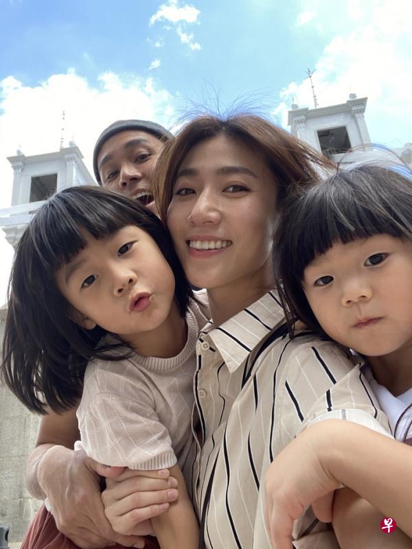 陈邦鋆和太太庞蕾馨带一对子女去了不少景点。(受访者提供) 陈邦鋆和太太庞蕾馨带一对子女去了不少景点。(受访者提供)