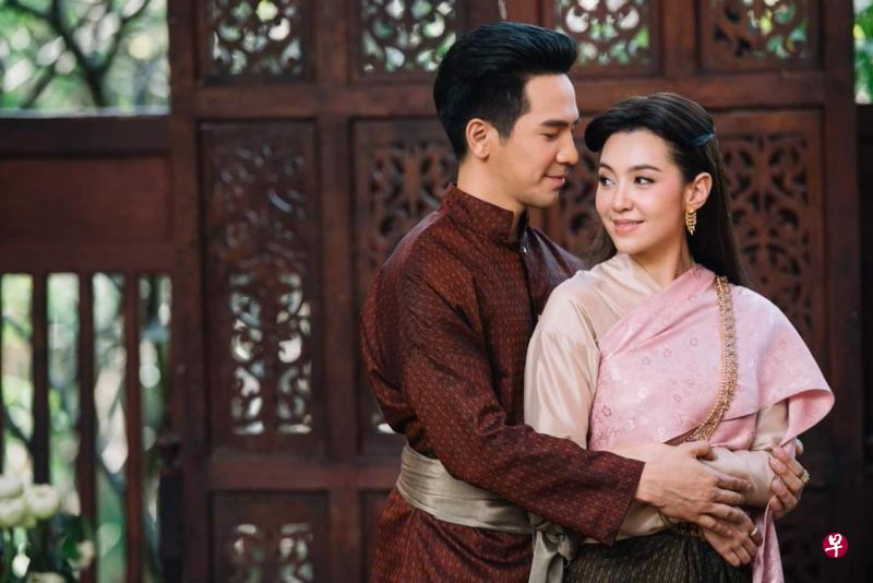 《天生一对》由泰国人气演员Ranee Campen(右)和Pope Thanawat主演,目前在U频道播出。(互联网) 《天生一对》由泰国人气演员Ranee Campen(右)和Pope Thanawat主演,目前在U频道播出。(互联网)