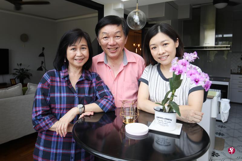 徐山淇的父母都是本地广播界红人,她从小就跟着父亲徐惠民进出直播室,9岁步上母亲颜贵娟后尘,进入丽的呼声少儿组。广播与表演能力获得父母真传,如今更是本地杰出华语剧场工作者。 徐山淇的父母都是本地广播界红人,她从小就跟着父亲徐惠民进出直播室,9岁步上母亲颜贵娟后尘,进入丽的呼声少儿组。广播与表演能力获得父母真传,如今更是本地杰出华语剧场工作者。