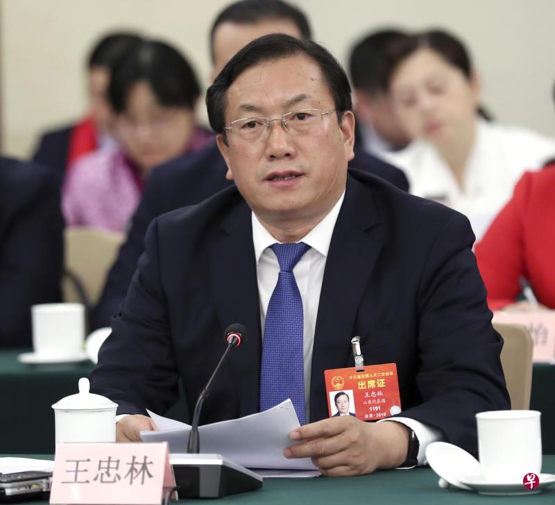 中共武汉市委书记王忠林表态要在全市深入开展感恩教育,招来网上一片痛骂。(中新社档案照片) 中共武汉市委书记王忠林表态要在全市深入开展感恩教育,招来网上一片痛骂。(中新社档案照片)