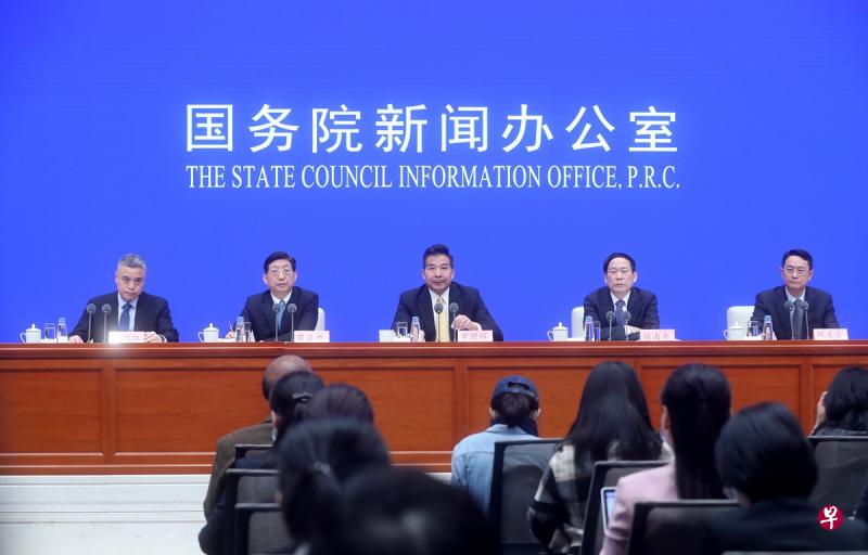 3月26日，中国国务院新闻办公室在北京举行新闻发布会。（中新社）