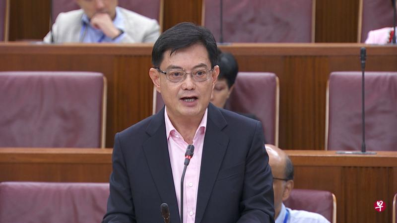 副总理兼财政部长王瑞杰今天(3月26日) 在国会发表2020年追加预算案声明, 宣布推出总值超过480亿元的援助措施,帮助国人度过难关。(视频截图) 副总理兼财政部长王瑞杰今天(3月26日) 在国会发表2020年追加预算案声明, 宣布推出总值超过480亿元的援助措施,帮助国人度过难关。(视频截图)