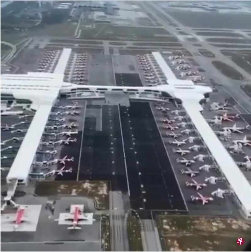 亚航集团总裁东尼费南德斯说,他从未见过吉隆坡第二国际机场停机坪停满飞机。(东尼费南德斯Instagram视频截图) 亚航集团总裁东尼费南德斯说,他从未见过吉隆坡第二国际机场停机坪停满飞机。(东尼费南德斯Instagram视频截图)