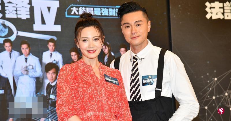 朱晨丽与黄浩然感谢观众支持。(互联网) 朱晨丽与黄浩然感谢观众支持。(互联网)