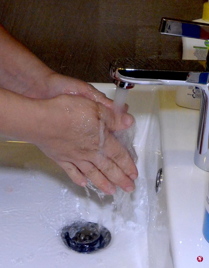 为何用肥皂洗手就能杀灭新冠病毒?(档案照) 为何用肥皂洗手就能杀灭新冠病毒?(档案照)