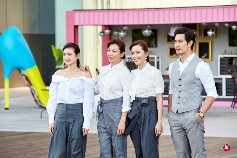 洪凌(左起)发现同剧前辈钟琴、郑惠玉和方展发私底下爱玩,像长不大的孩子。(新传媒提供) 洪凌(左起)发现同剧前辈钟琴、郑惠玉和方展发私底下爱玩,像长不大的孩子。(新传媒提供)