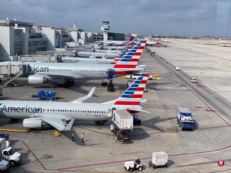 美国主要航空公司促请美国财政部尽快发放总值580亿美元的补助和贷款,否则,他们可能得在几天内开始迅速裁员数万人。(法新社档案照) 美国主要航空公司促请美国财政部尽快发放总值580亿美元的补助和贷款,否则,他们可能得在几天内开始迅速裁员数万人。(法新社档案照)