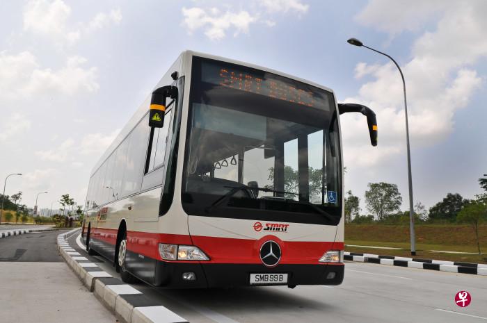 SMRT一名驾驶972号巴士路线的男性车长在3月31日确诊感染冠病。(档案照片) SMRT一名驾驶972号巴士路线的男性车长在3月31日确诊感染冠病。(档案照片)