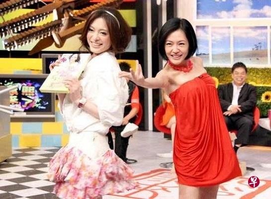 刘真(左))常被小S气到哭笑不得,因此更惹观众怜爱。(网络截图) 刘真(左))常被小S气到哭笑不得,因此更惹观众怜爱。(网络截图)