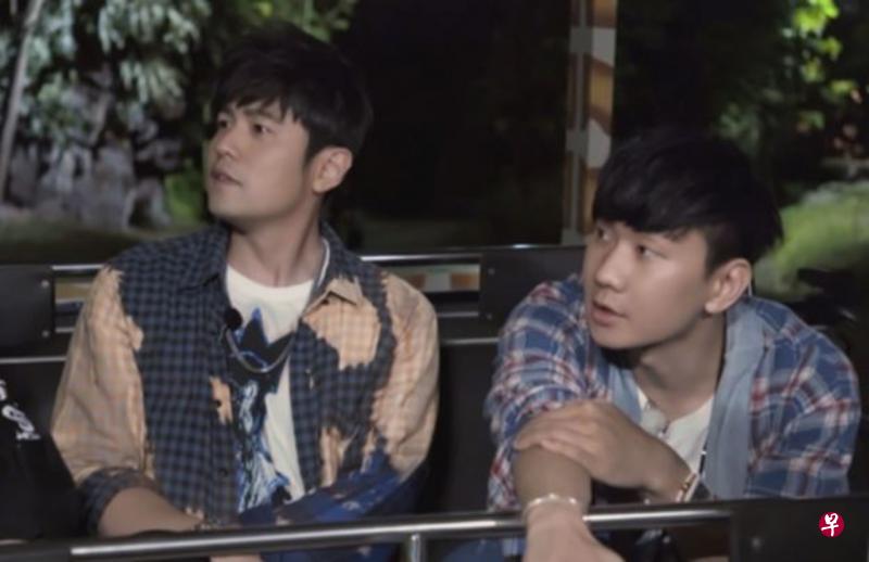 周杰伦(左)首次挑战主持实境节目《周游记》,找了林俊杰等大咖明星参加。(互联网) 周杰伦(左)首次挑战主持实境节目《周游记》,找了林俊杰等大咖明星参加。(互联网)