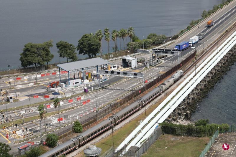 马来西亚政府周二宣布,在新加坡的马国民众暂时不准回国,直到两国外交部周三协商此事并达成协议为止。(档案照) 马来西亚政府周二宣布,在新加坡的马国民众暂时不准回国,直到两国外交部周三协商此事并达成协议为止。(档案照)