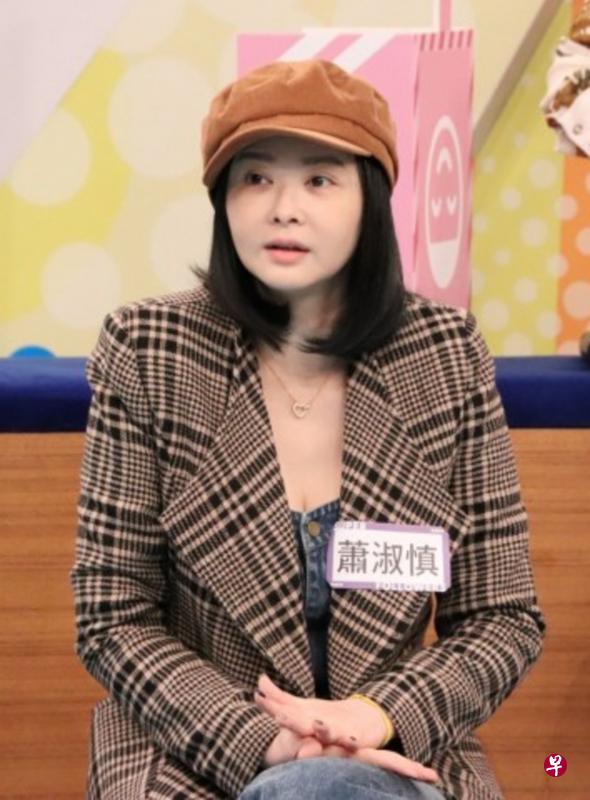 萧淑慎吃标靶药物副作用不少。图为她去年10月录制电视节目，明显月亮脸。（中天图）