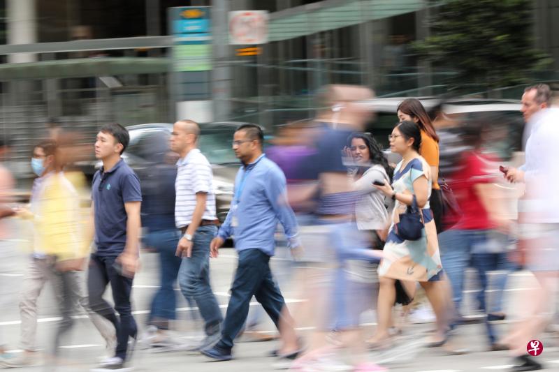 家人是新加坡公民的永久居民,及配偶是新加坡人的长期探访附加准证(LTVP+)持有者,可申请一次性300元的“同舟共济”现金补贴。(档案照) 家人是新加坡公民的永久居民,及配偶是新加坡人的长期探访附加准证(LTVP+)持有者,可申请一次性300元的“同舟共济”现金补贴。(档案照)