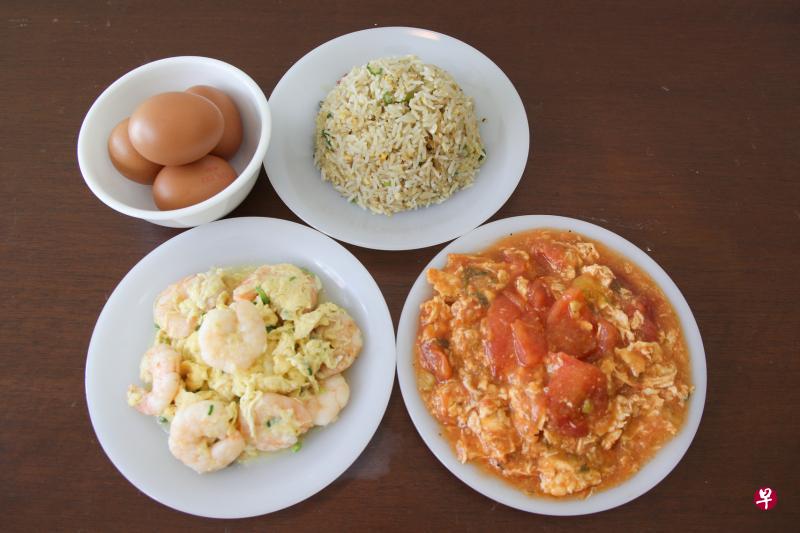 喜来登酒店中餐馆李白执行主厨钟耀明分享“一蛋三味”食谱——爽口的虾仁炒蛋、酸甜开胃的番茄煮蛋和香气十足的鸡蛋炒饭。 喜来登酒店中餐馆李白执行主厨钟耀明分享“一蛋三味”食谱——爽口的虾仁炒蛋、酸甜开胃的番茄煮蛋和香气十足的鸡蛋炒饭。