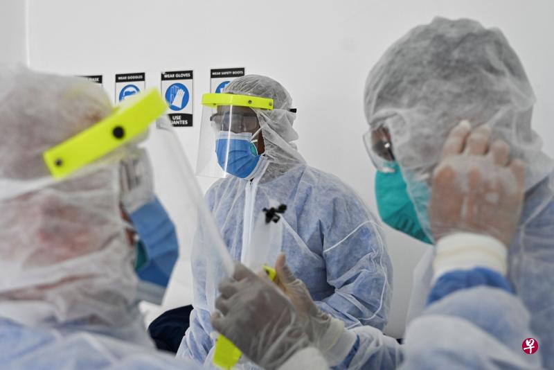 全球因2019冠状病毒疾病死亡的人数已超过10万,世界卫生组织总干事谭德塞警告,过早解除居家隔离等限制措施可能导致冠病疫情致命反弹。(法新社) 全球因2019冠状病毒疾病死亡的人数已超过10万,世界卫生组织总干事谭德塞警告,过早解除居家隔离等限制措施可能导致冠病疫情致命反弹。(法新社)