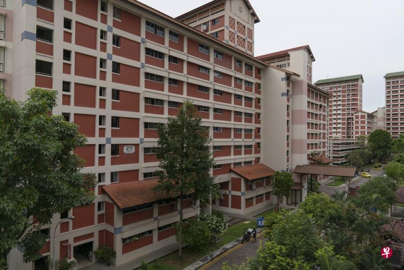 为阻断冠病在本地继续传播,一系列更严格的措施从本月7日起生效,例如提供非必要服务的工作场所得关闭,许多公众也因此得在家办公。(彭博社) 为阻断冠病在本地继续传播,一系列更严格的措施从本月7日起生效,例如提供非必要服务的工作场所得关闭,许多公众也因此得在家办公。(彭博社)