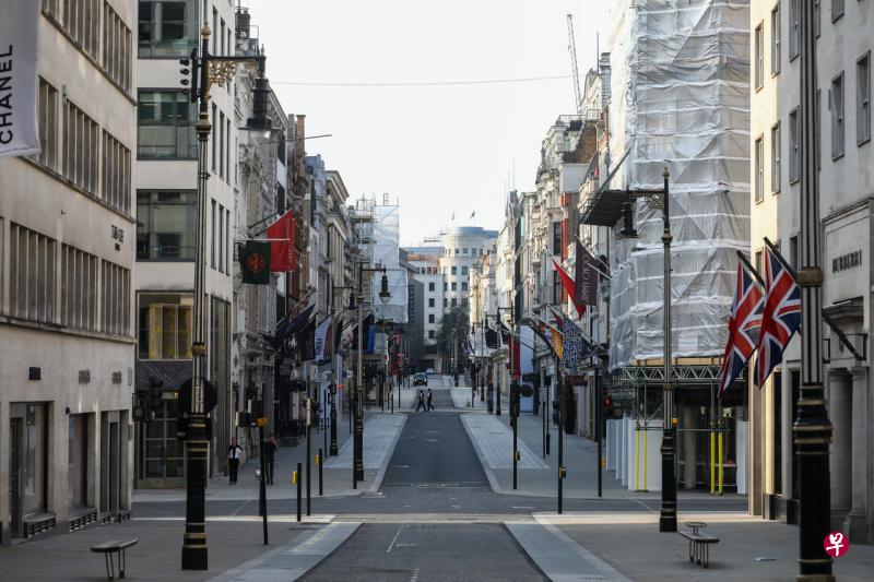 英国表示,捐助资金将帮助脆弱国家迅速发现并治疗有症状的冠病患者,在难民营建立新的洗手站和隔离治疗中心,并增加生活在武装冲突地区的人们获得清洁用水等资源的机会,以帮助减缓病毒传播。(彭博社) 英国表示,捐助资金将帮助脆弱国家迅速发现并治疗有症状的冠病患者,在难民营建立新的洗手站和隔离治疗中心,并增加生活在武装冲突地区的人们获得清洁用水等资源的机会,以帮助减缓病毒传播。(彭博社)