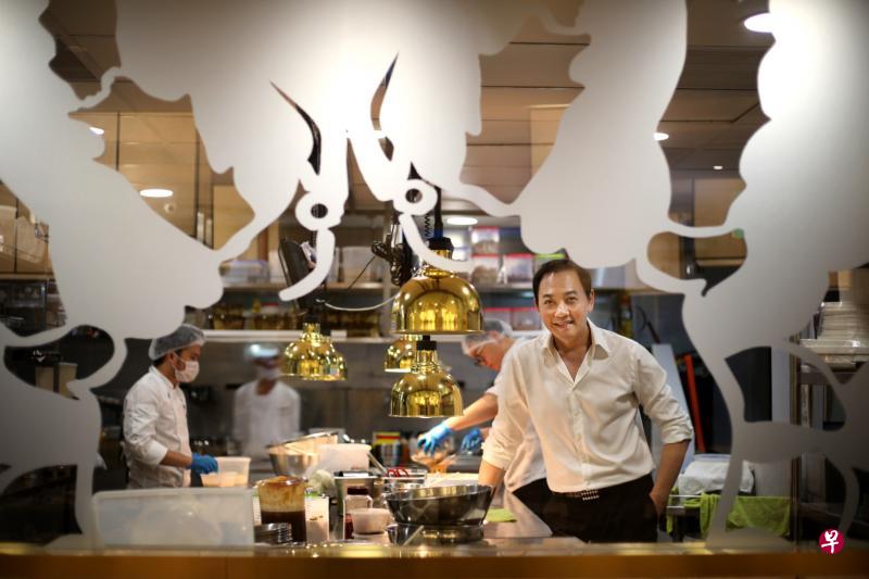 林荣森:在经营、管理方面,说我是有原则也好,说我是固执已见也好,我始终是完美主义者,自小就事事力求完美无缺。(龙国雄摄) 林荣森:在经营、管理方面,说我是有原则也好,说我是固执已见也好,我始终是完美主义者,自小就事事力求完美无缺。(龙国雄摄)