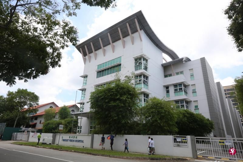 位于后港一带的社区医院“观明医院”已被卫生部列为社区隔离设施,原本住在那里的病患都已被转移至其他地方,以腾出整个医院的空间让多达200名病情稳定的冠病病患入住。(庄耿文摄) 位于后港一带的社区医院“观明医院”已被卫生部列为社区隔离设施,原本住在那里的病患都已被转移至其他地方,以腾出整个医院的空间让多达200名病情稳定的冠病病患入住。(庄耿文摄)