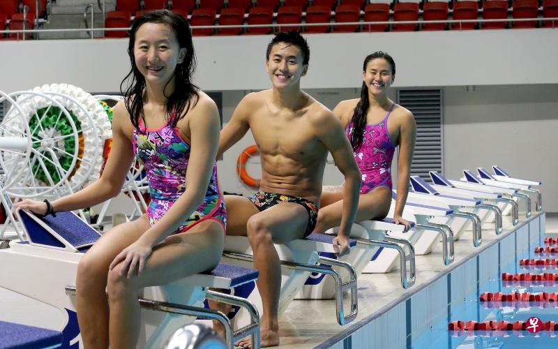 柯敬文(左起)、正文和姐姐婷文的感情非常要好。(档案照片) 柯敬文(左起)、正文和姐姐婷文的感情非常要好。(档案照片)