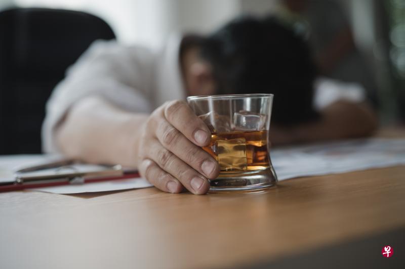 戒酒是长期的过程。阻断措施期间不能在外喝酒,若自愿戒酒,这是一个机会。(iStock图片) 戒酒是长期的过程。阻断措施期间不能在外喝酒,若自愿戒酒,这是一个机会。(iStock图片)
