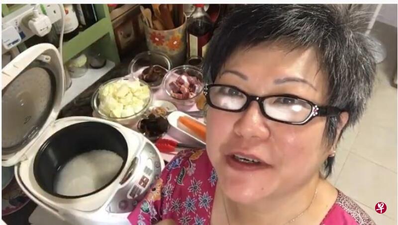 郑琬龄设立Youtube户头教大家简单的烹煮一日三餐。 (图:郑琬龄Youtube 截图) 郑琬龄设立Youtube户头教大家简单的烹煮一日三餐。 (图:郑琬龄Youtube 截图)