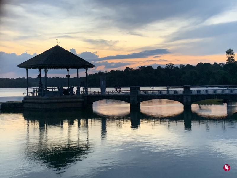 夕阳下的贝雅士蓄水池下段特别漂亮。(作者摄) 夕阳下的贝雅士蓄水池下段特别漂亮。(作者摄)