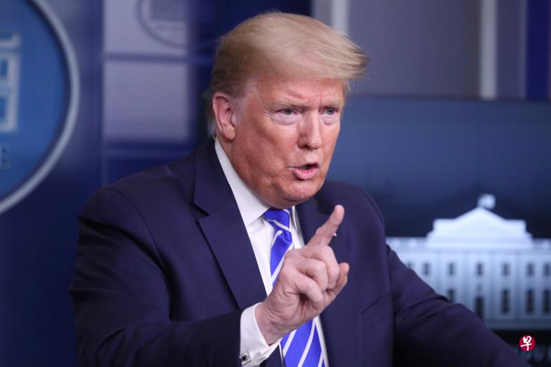 美国总统特朗普说:“我想到消毒剂能在一分钟内把病毒消灭,我们有办法这样做吗?通过把消毒剂注射到体内,清洗病毒……”(彭博社) 美国总统特朗普说:“我想到消毒剂能在一分钟内把病毒消灭,我们有办法这样做吗?通过把消毒剂注射到体内,清洗病毒……”(彭博社)