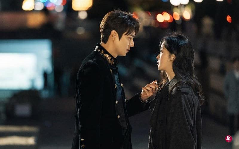 李敏镐(左)和金高银将上演一段跨越空间的爱情故事。(互联网) 李敏镐(左)和金高银将上演一段跨越空间的爱情故事。(互联网)