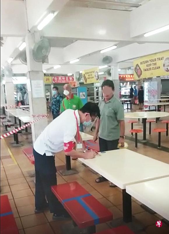 阿叔因不遵守条例被罚款。(视频截图) 阿叔因不遵守条例被罚款。(视频截图)