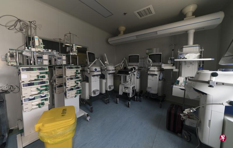 武汉冠病确诊病例26日实现清零。图为4月15日这是武汉市肺科医院重症监护室里闲置的各种医疗设备。(新华社) 武汉冠病确诊病例26日实现清零。图为4月15日这是武汉市肺科医院重症监护室里闲置的各种医疗设备。(新华社)