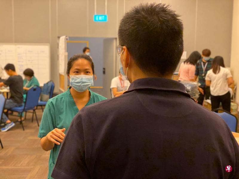 兀兰医疗保健园麻醉科顾问卓涵负责协调新加坡博览中心社区隔离设施的医疗人力部署和工作流程。(兀兰医疗保健园提供) 兀兰医疗保健园麻醉科顾问卓涵负责协调新加坡博览中心社区隔离设施的医疗人力部署和工作流程。(兀兰医疗保健园提供)