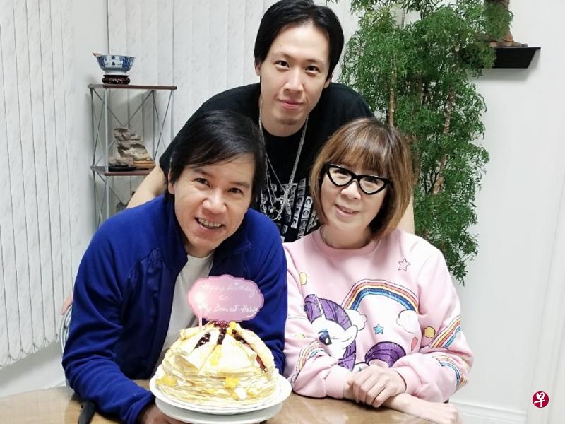 林嘉华的全家福,一家三口已移居加拿大多年。(互联网) 林嘉华的全家福,一家三口已移居加拿大多年。(互联网)