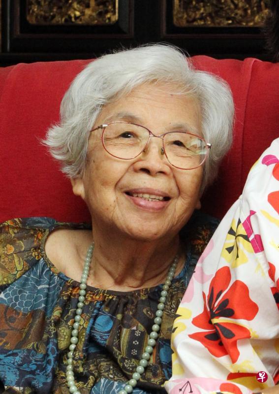 我国资深教育家刘蕙霞博士日前逝世。她退休后笔耕不辍,曾在报章上撰文提出推行10年强制教育、指出过分重视考试成绩的弊端,并对小三分流和学校排名表示反对,深受文教界敬重。(档案照片) 我国资深教育家刘蕙霞博士日前逝世。她退休后笔耕不辍,曾在报章上撰文提出推行10年强制教育、指出过分重视考试成绩的弊端,并对小三分流和学校排名表示反对,深受文教界敬重。(档案照片)