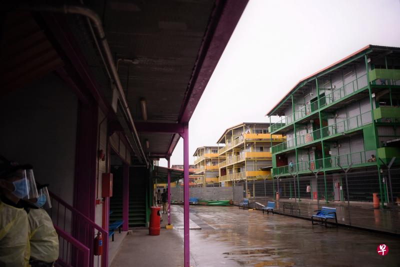 今天（5月13日）的新病例当中多数是住在宿舍的客工，另有两名新加坡公民和永久居民。（档案照） 
