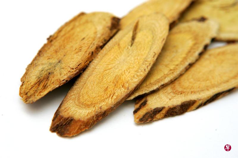 甘草在中医被普遍认为具有补脾益气,清热解毒,祛痰止咳,缓急止痛,调和诸药的功效。(档案照片) 甘草在中医被普遍认为具有补脾益气,清热解毒,祛痰止咳,缓急止痛,调和诸药的功效。(档案照片)