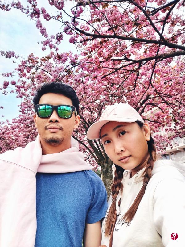 汤薇恩和先生目前在本地一家酒店隔离,她说酒店有阳台,可以看到很棒的风景。 汤薇恩和先生目前在本地一家酒店隔离,她说酒店有阳台,可以看到很棒的风景。